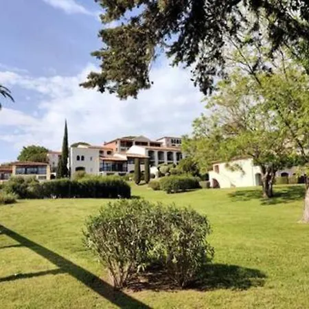 Apartment Chez Adriana Cosy Avec Jardin, Proche