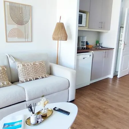 Apartment Chez Adriana Cosy Avec Jardin, Proche